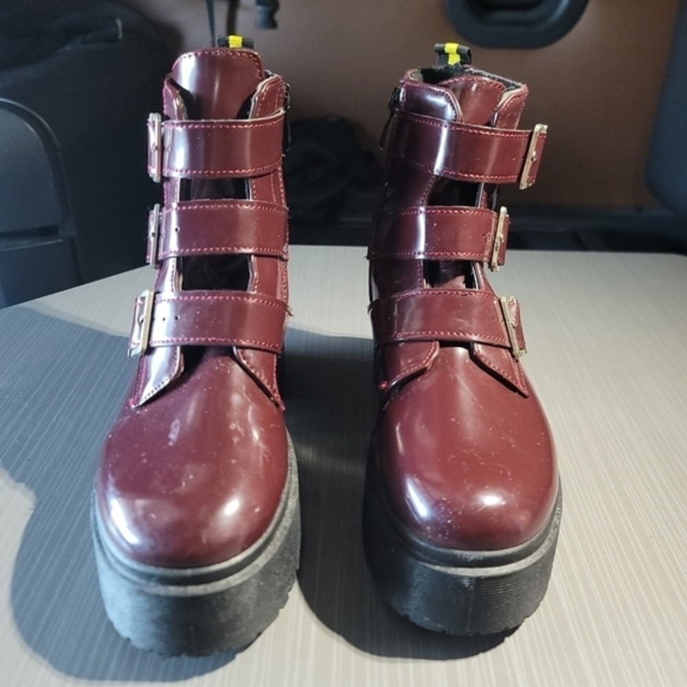 YOKI Burgundy Faux Leather Sleek Strappy/Buckle Platform Boots Women's 6 - Picture 2 of 8
